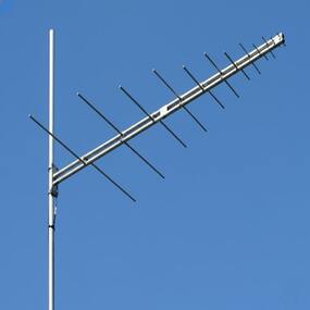 Long Periodic Dipole Antennas